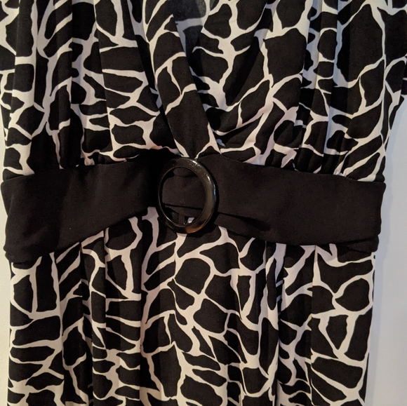 Deep V Neck Blouse with attached Waist Tie - Picture 6 of 16